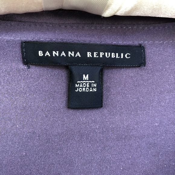 ✨Sold✨Banana Republic purple top with satin raw edged neckline details - Picture 3 of 4